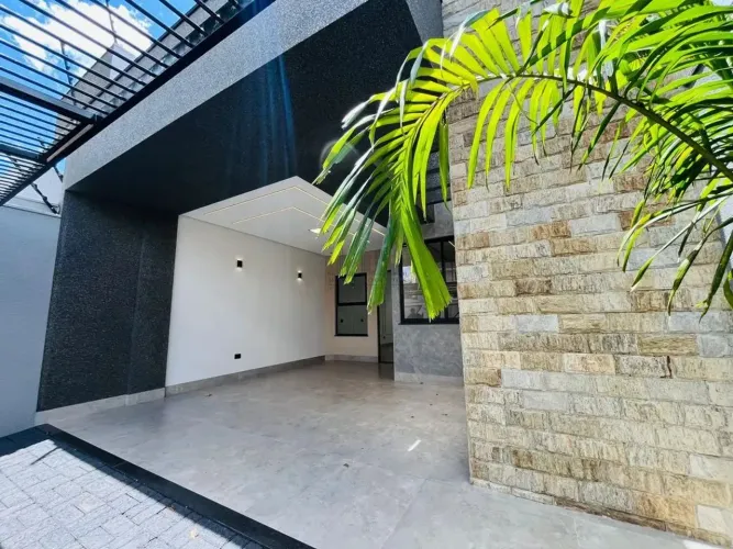 Linda Casa com Piscina no Jardim Brasil Maringá Localização privilegiada