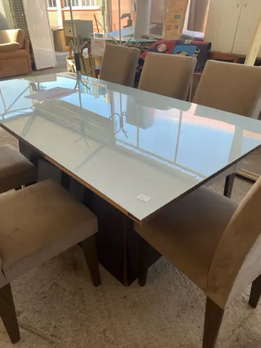 Mesa com 6 cadeiras