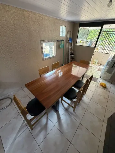 Vende-se mesa de madeira rústica 6 cadeiras