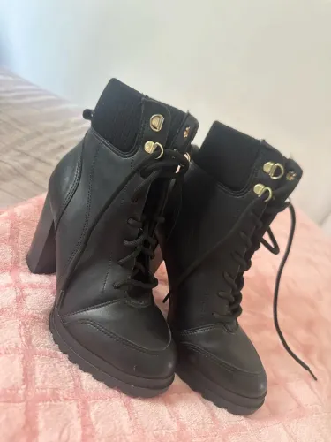 Vende-se Bota