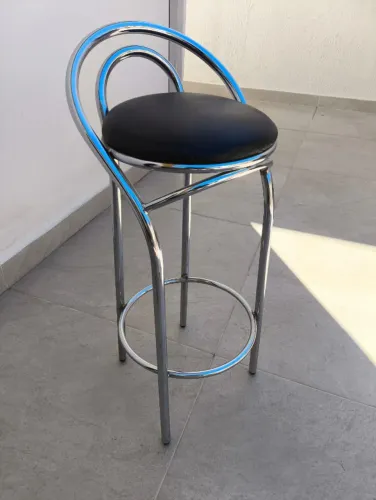 Banqueta de aço - perfeito estado