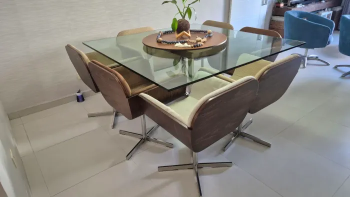 mesa com 8 cadeiras + 2 poltronas giratórias