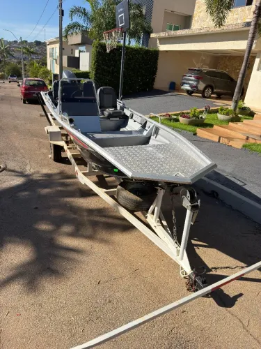 LANCHA COMPLETA COM MOTOR 40HP 2T