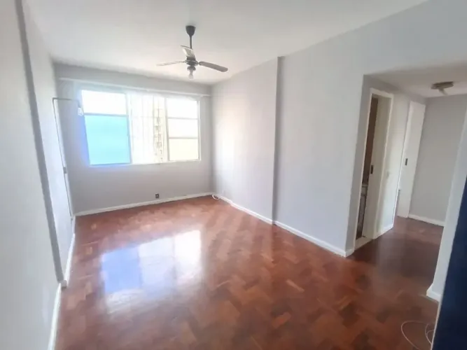 BS IMOBILIÁRIA ALUGA Apartamento de frente, sol da manhã, 2 quartos com armários, cozinha
