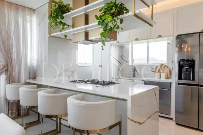 COBERTURA DUPLEX FINAMENTE MOBILIADA NO COSTA SPLENDIDA EM BALNEÁRIO CAMBORIÚ