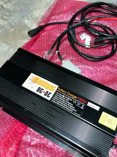 Inversor de Tensão Inteligente DC-AC de 1200W