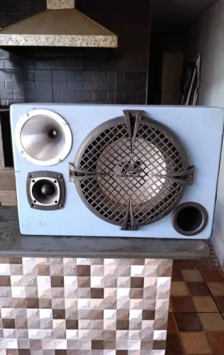 Caixa trio com auto falante 12" de 400 RMS , drive e tweeter.