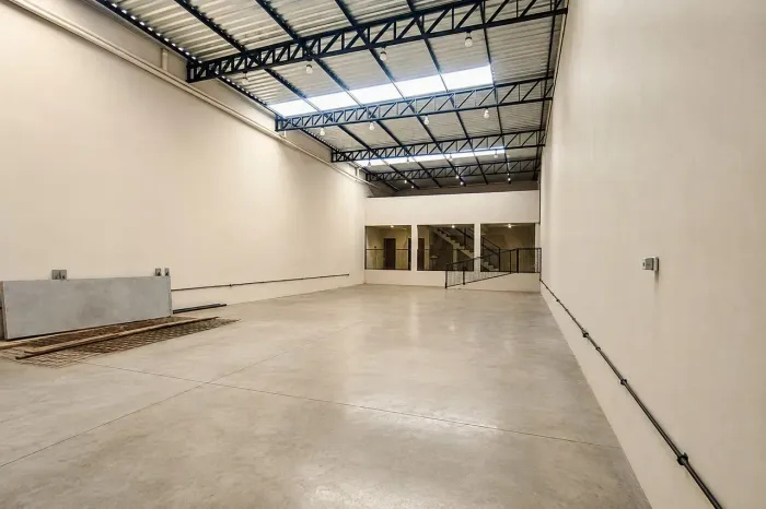 Galpão 350m² para locação - Jardim Centenário - Botucatu - SP
