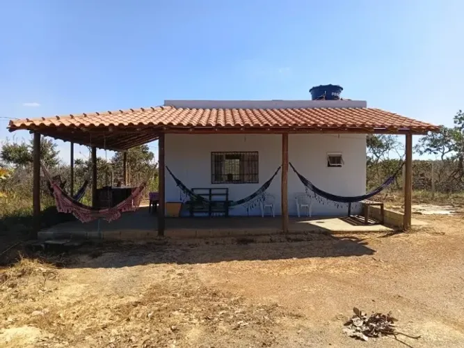 Oportunidade única ! Lote de 1.010 m² com um amplo chalé, e arvores frutíferas.