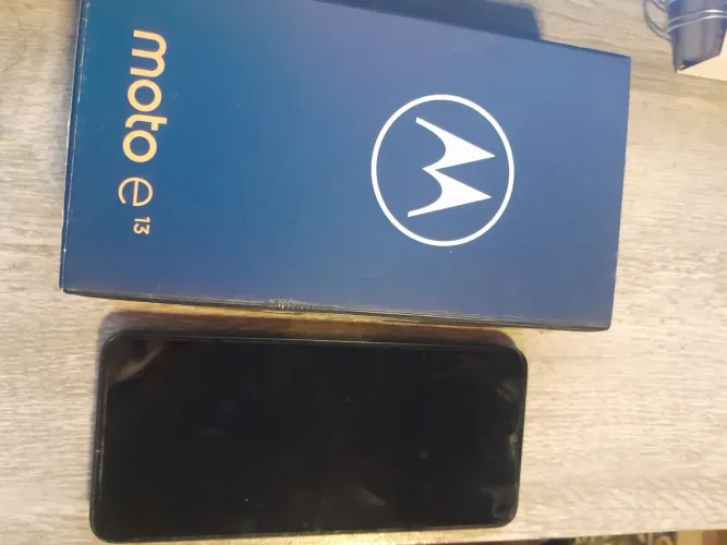 Motorola E13