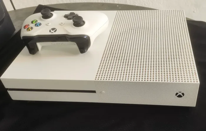 Xbox one S 1000gb funcionando perfeitamente completo 
