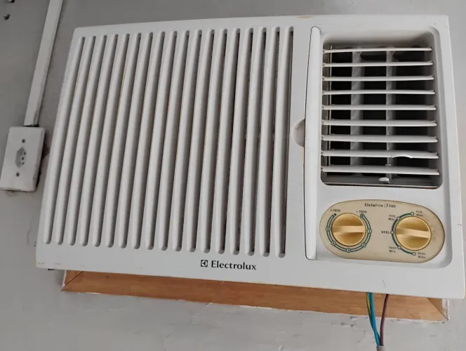 Ar condicionado Eletrolux 7500btus, 220v.