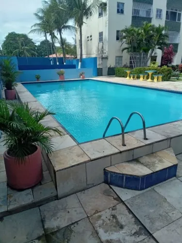 Apartamento na Praia do Icarai, 2 quartos, varanda, condomínio com piscina.