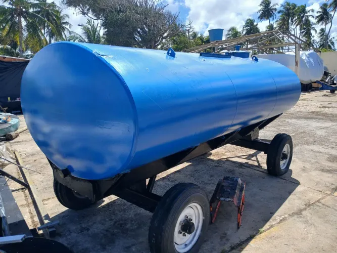 Tanque com carreta 6.500 litros