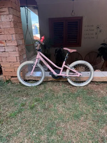 ? Bicicleta Infantil Feminina B'TWIN Aro 20 - Pouco Uso e Revisada