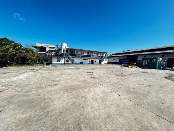 Galpão para locação no Novo Cavaleiros em Macaé/RJ, Área 5.000m2, 3 Galpões, 1.200m2 total
