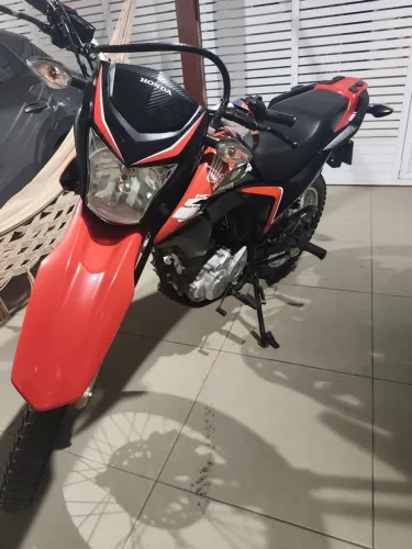 Moto Honda bross 160 bem novinha troca vendo financio