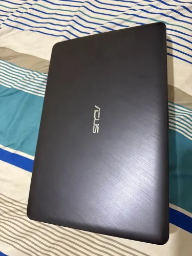 Vendo notebook ASUS