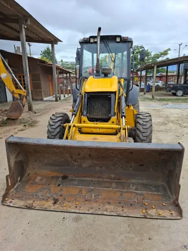 Vendo ou alugo Retroescavadeira New Holland