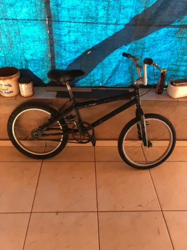 Bicicleta aro 20 andando perfeitamente e com freio traseiro funcionando.