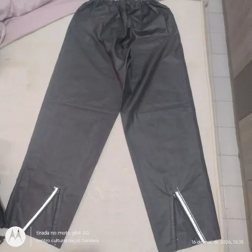 vendo calça e um blusão unissex conjunto impermeavel para mototaxista tamanho GG