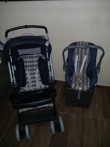 Carrinho de bebê e bebê conforto tutti baby ótimo estado entrego apenas em itapetininga