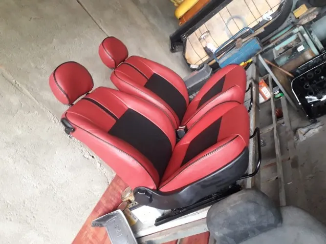 Tapeçaria automotiva e nautica, capas, reformas de bancos, forros, volantes