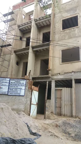 Profissionais de obra