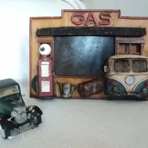 Porta Retrato de Mesa com uma Kombi e miniatura de carro antigo para colocar sua fotograf