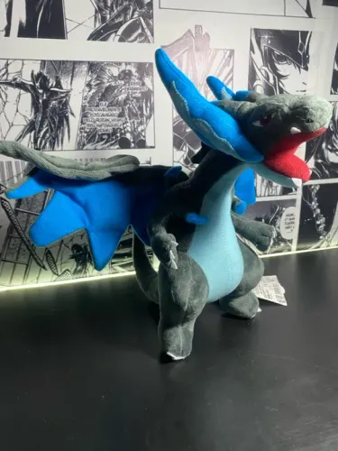 Pelúcia Pokémon charizard X