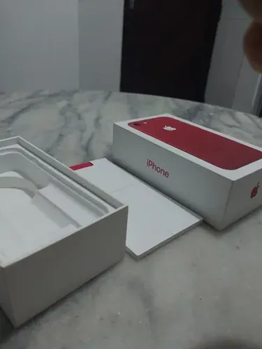 Caixa do iPhone 7 Red!! Muito conservada!!