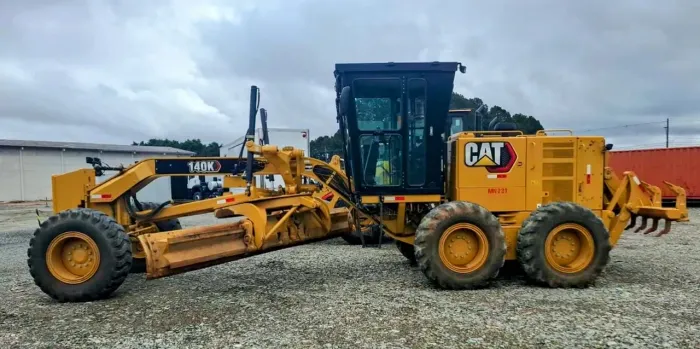 Motoniveladora Cateprillar 140K ano 2021 com menos de 5.000 horas, em MG