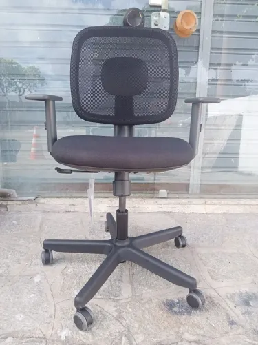 Cadeira giratória flexform com tela