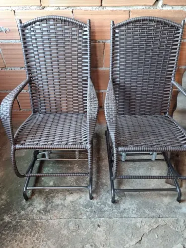 Cadeiras de balanço novas CADA 