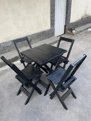 Mesa dobrável com 4 cadeiras