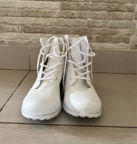 Bota coturno branco - Sapatinho de Luxo