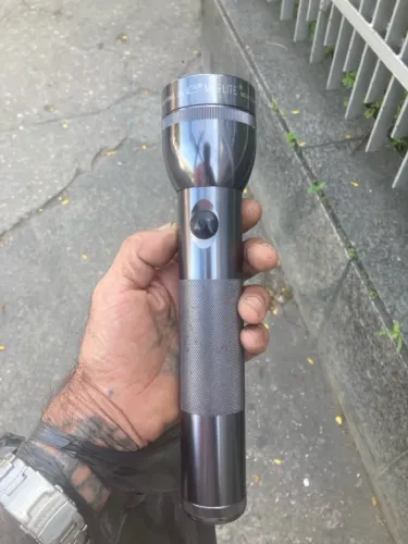 Lanterna - Mag Lite original grande a prova d?água 300 reais 