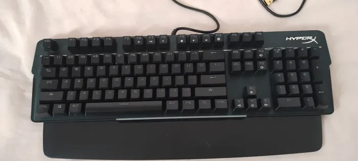 Teclado Gamer HyperX Alloy FPS Pro , com mouse ped led de 80x50