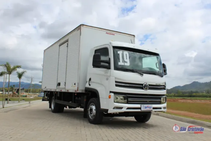 Vw 9-170 2019 com bau facchini