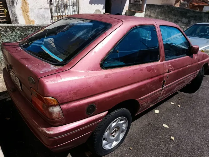 Ford Escort Vermelho 93 ? Carro antigo com personalidade