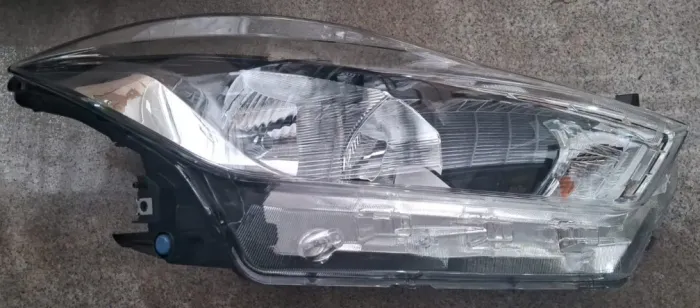 Farol Dianteiro L/D Nissan Kicks
