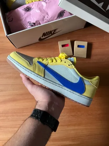 Tênis Travis Scott x Air Jordan 1 Low OG Canary