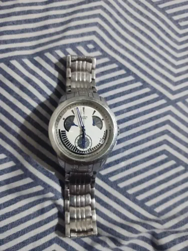 Relógio Swatch multifunção