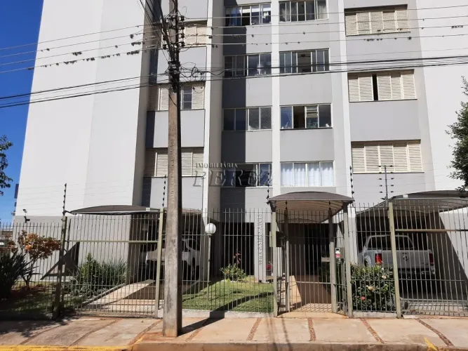 Apartamento à venda no Edifício Castro Alves no centro de Londrina