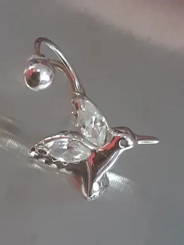 Piercing ouro branco 18k beija-flor