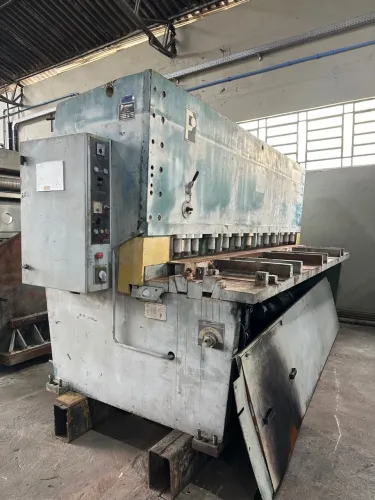 Guilhotina Industrial Fermasa  para Corte de Chapas