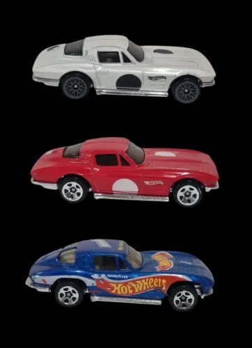 03v Hot Wheels Corvette Sting Ray 