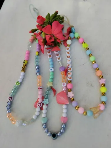 Chaveiros de Miçangas Coloridos com Flores