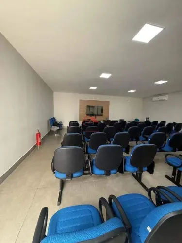 Galpão Comercial com 330m² e 8 Vagas - Parque das Laranjeiras
