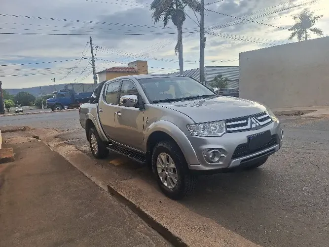 Mitsubishi L200 Tri. HLS Chrome ED. 2.4 CD Flex Mec. 2016